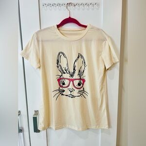 🔥3/$18🔥 NWOT Cream T-Shirt with Bunny Print and Red Glasses size small